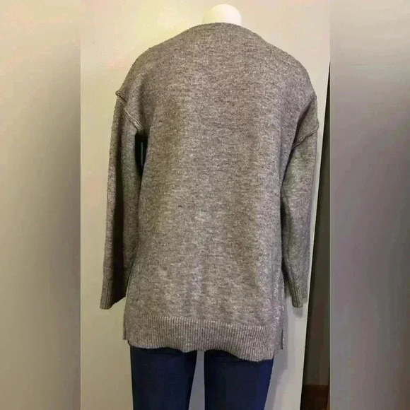 Grey women’s sz M boxy sweater, warm, cozy, see pics - Picture 4 of 8